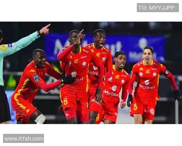 场奎维利与欧塞尔的激烈对决展现足球魅力与团队精神 场奎维利与欧塞尔的激烈对决展现足球魅力与团队精神