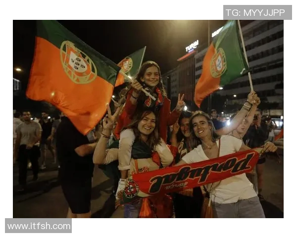 小牛与公牛小丁精彩对决进球瞬间引发球迷热烈欢呼