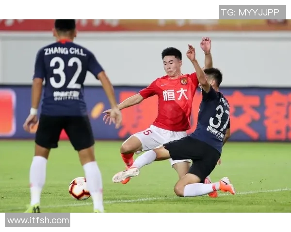 恒大与上港激战加时赛决胜时刻的精彩对决与情感交织 恒大与上港激战加时赛决胜时刻的精彩对决与情感交织