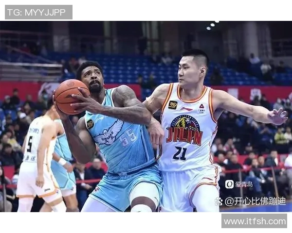 江苏男篮与福建男篮激战正酣谁能在这场对决中笑到最后