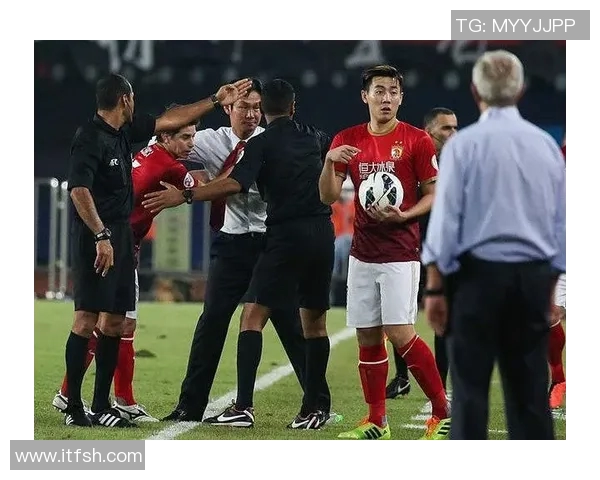 秦升与维特塞尔对决解析中超赛场的中场之争与战术博弈 秦升与维特塞尔对决解析中超赛场的中场之争与战术博弈