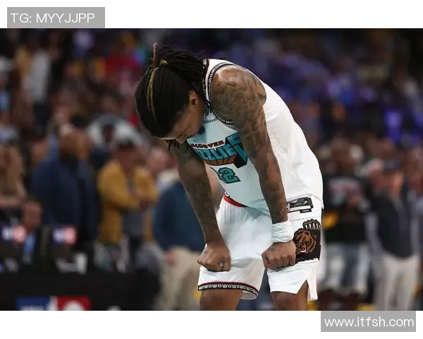 莫兰特解禁复出首战狂砍38分灰熊球迷齐声高喊MVP荣耀时刻 莫兰特解禁复出首战狂砍38分灰熊球迷齐声高喊MVP荣耀时刻