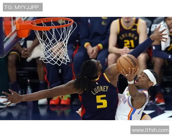 勇士与雷霆激战第三场争夺季后赛晋级关键胜利